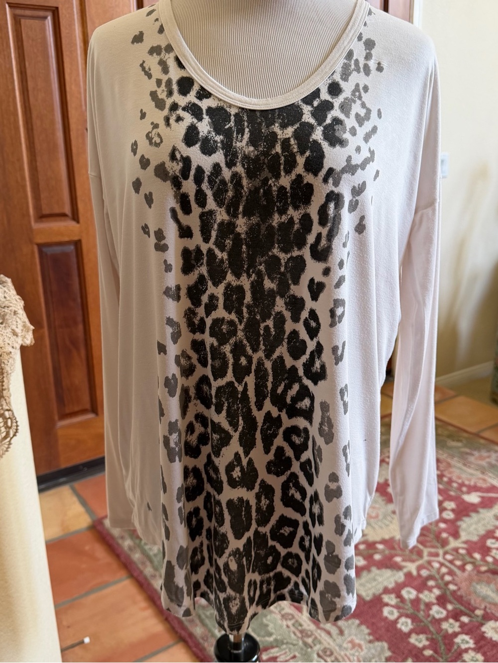 Karen By Karen Kane Size Small Long Sleeves Bi Level Length Cheetah Print Top